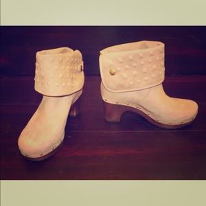 New Womens UGG Lynnea Studs Fawn Clog Bootie
